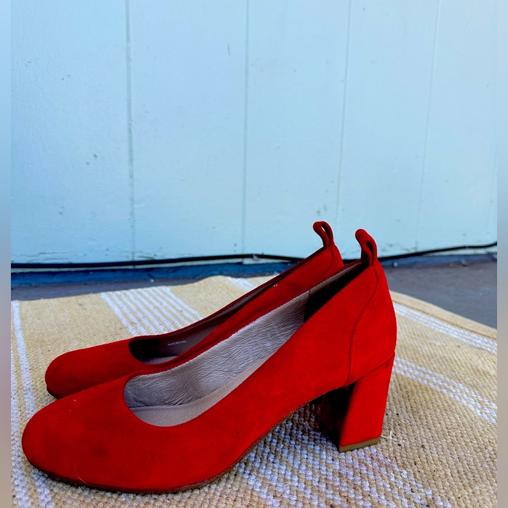 Eileen Fisher red pumps suede